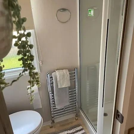 2 Bedroom Caravan To Rent In Allonby Semesterbostad Maryport