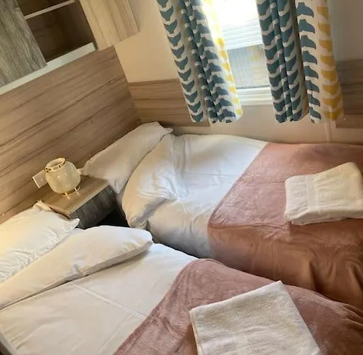 2 Bedroom Caravan To Rent In Allonby * 玛丽波特