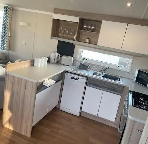 2 Bedroom Caravan To Rent In Allonby * 玛丽波特