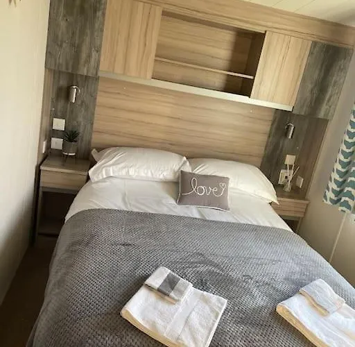 2 Bedroom Caravan To Rent In Allonby 度假居