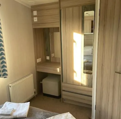2 Bedroom Caravan To Rent In Allonby 玛丽波特